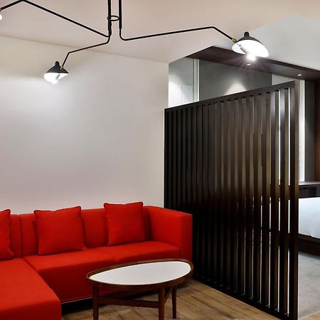 Готель Aloft Dubai Airport Екстер'єр фото