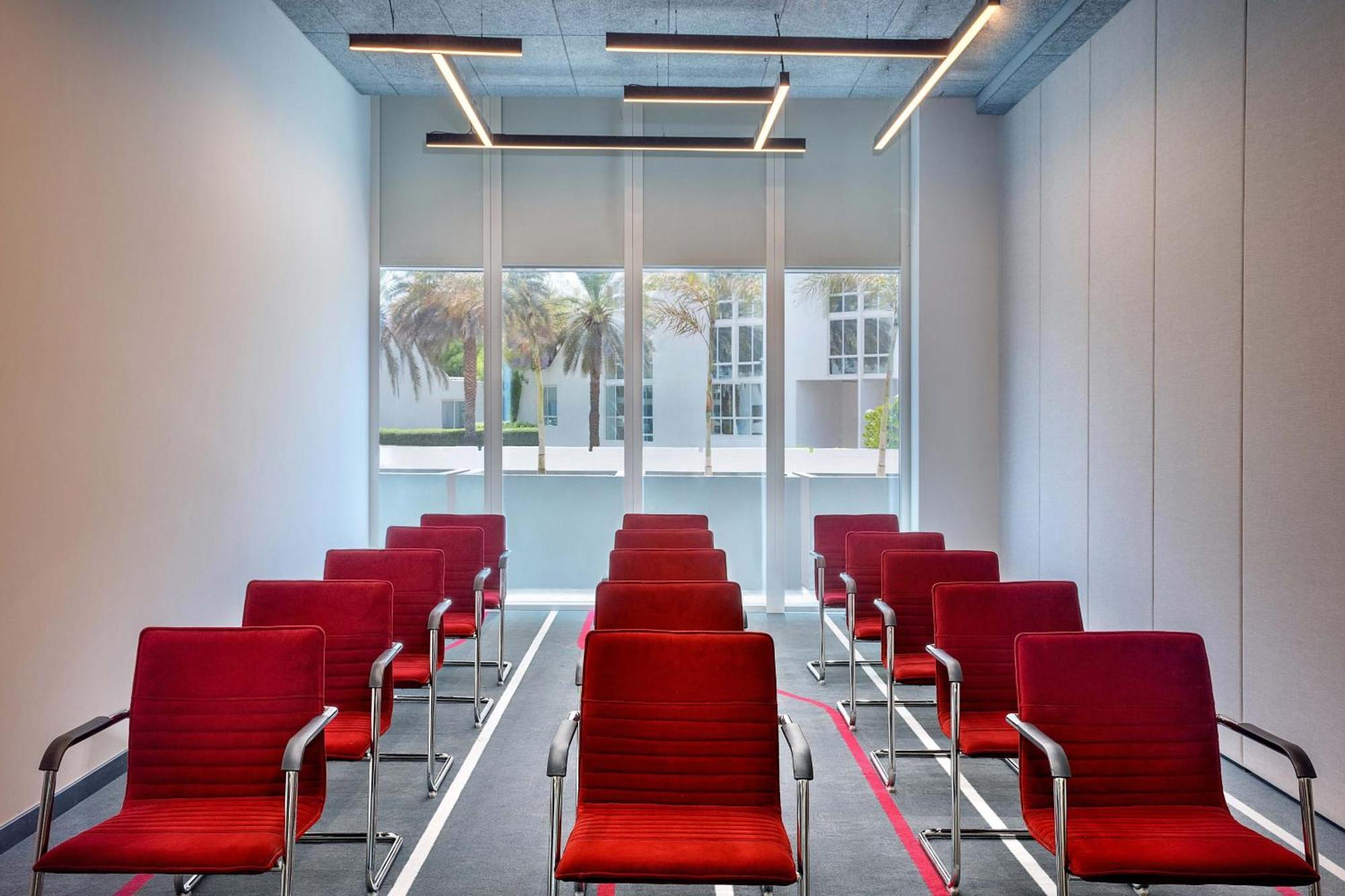 Готель Aloft Dubai Airport Екстер'єр фото