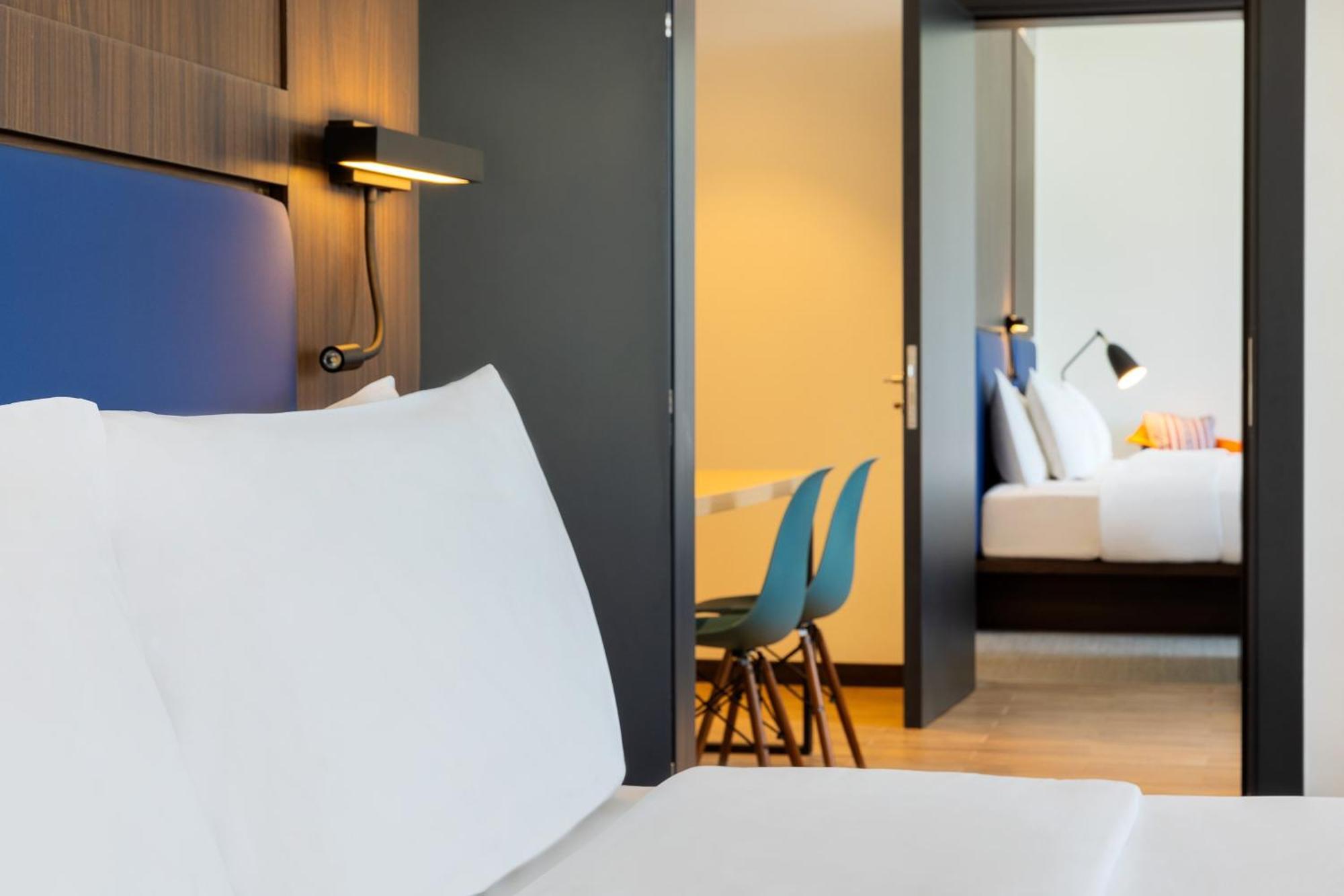 Готель Aloft Dubai Airport Екстер'єр фото