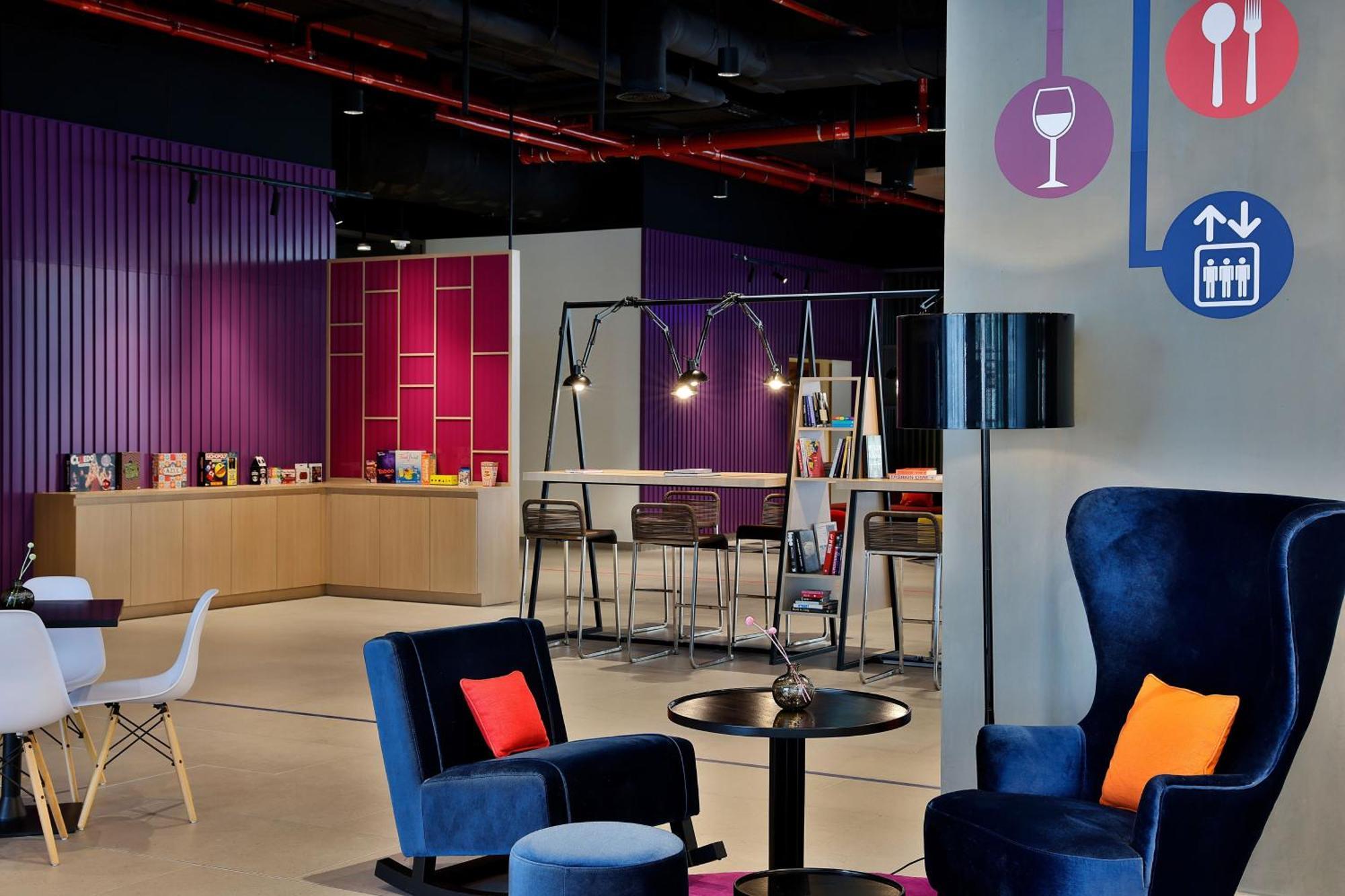 Готель Aloft Dubai Airport Екстер'єр фото
