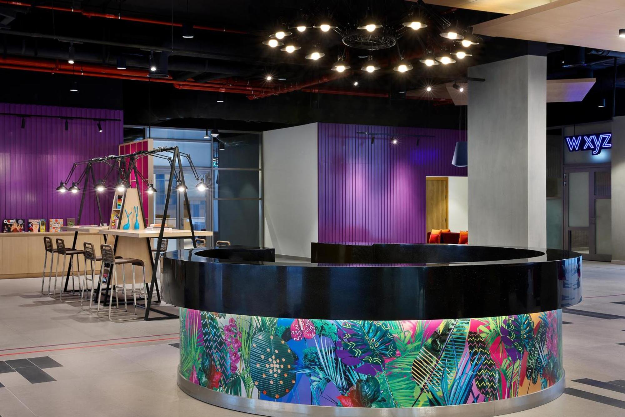Готель Aloft Dubai Airport Екстер'єр фото